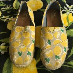 Toms lemon print exclusive